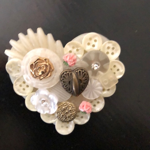 Vintage Button Handmade Brooch. One of a Kind - Picture 1 of 5